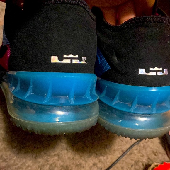 Lebron James 18  low fireberry - Picture 4 of 6